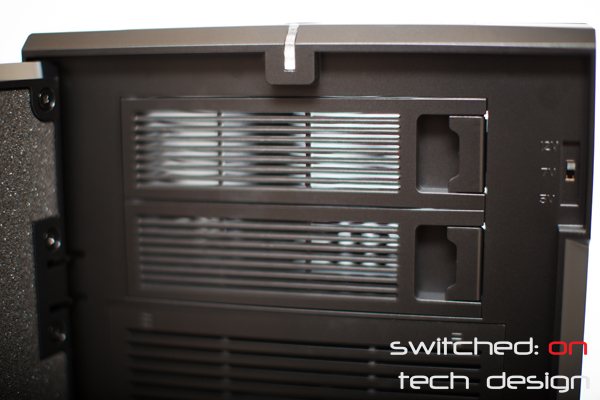 fractal-design-define-r4-front-5-25-inch-bays
