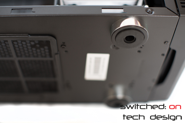 fractal-design-define-r4-front-feet