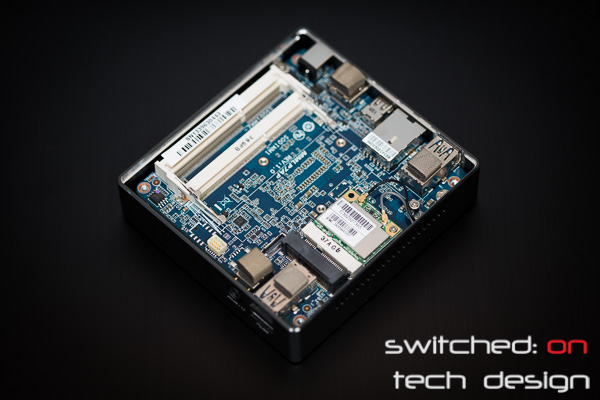 gigabyte-brix-haswell-i5-4200-small-form-factor-lid-removed-internals